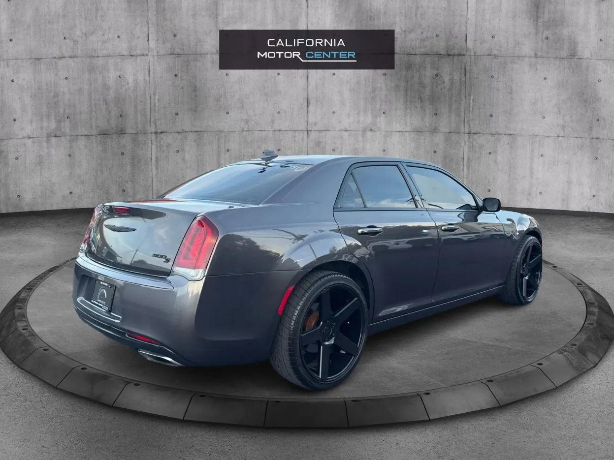 Used 2018 Chrysler 300 S AWD/4WD image 5