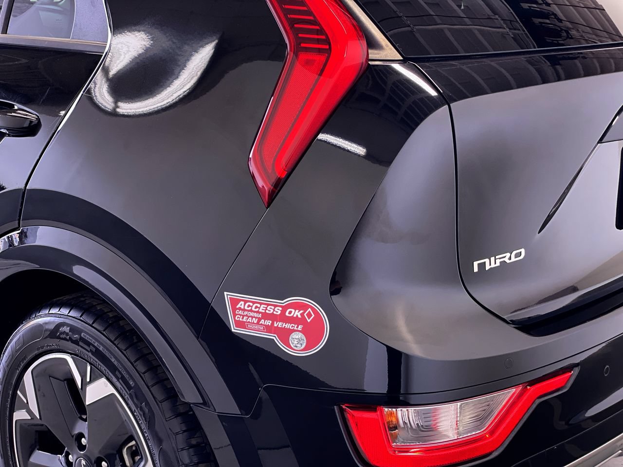 Certified 2023 Kia Niro Wind FWD image 9