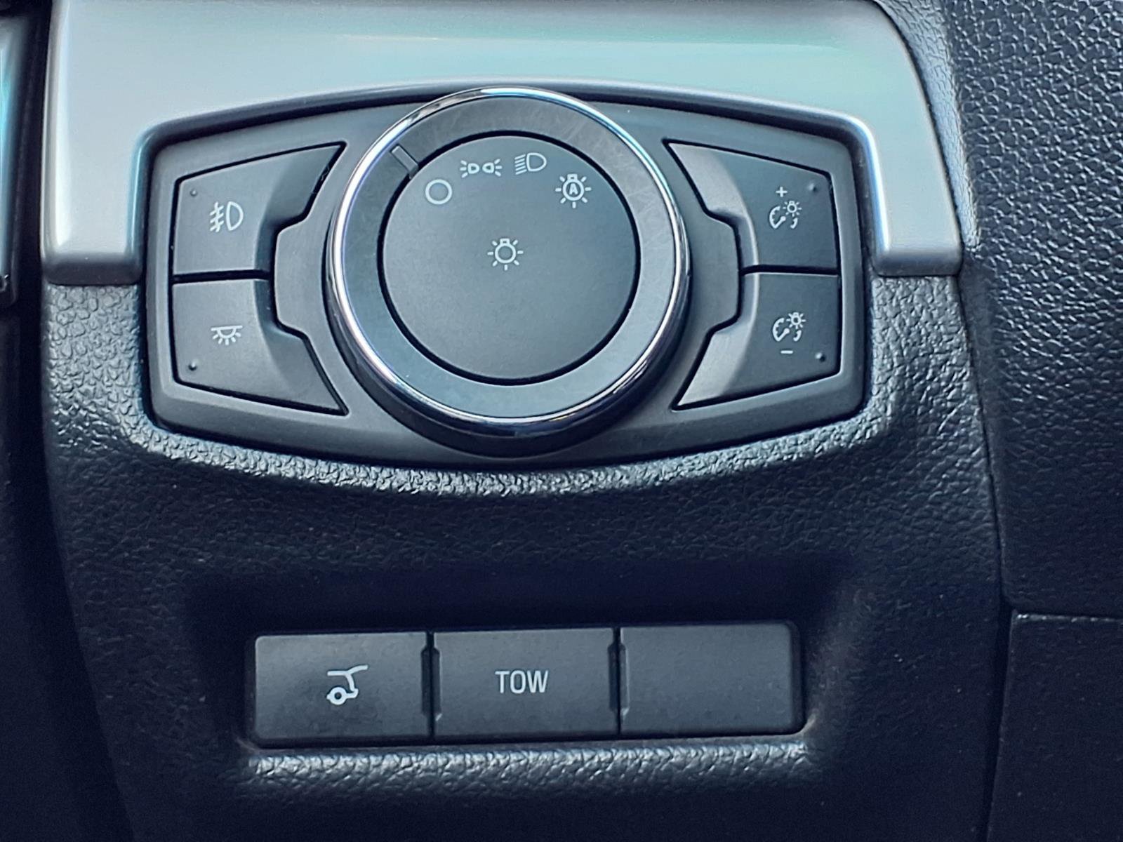 Used 2017 Ford Explorer XLT w/ Equipment Group 202A AWD/4WD image 20