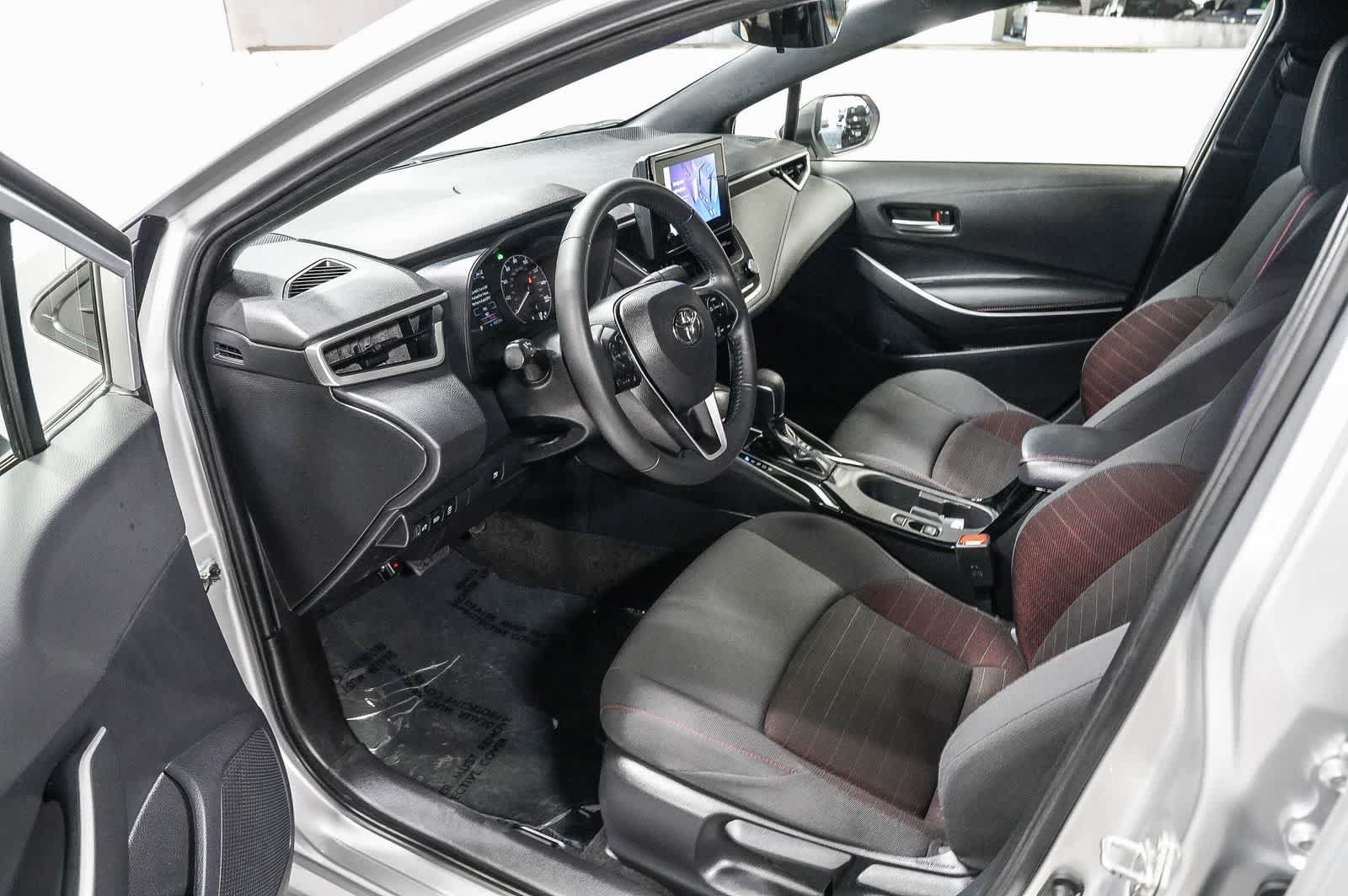 Used 2024 Toyota Corolla SE w/ SE Package FWD image 18