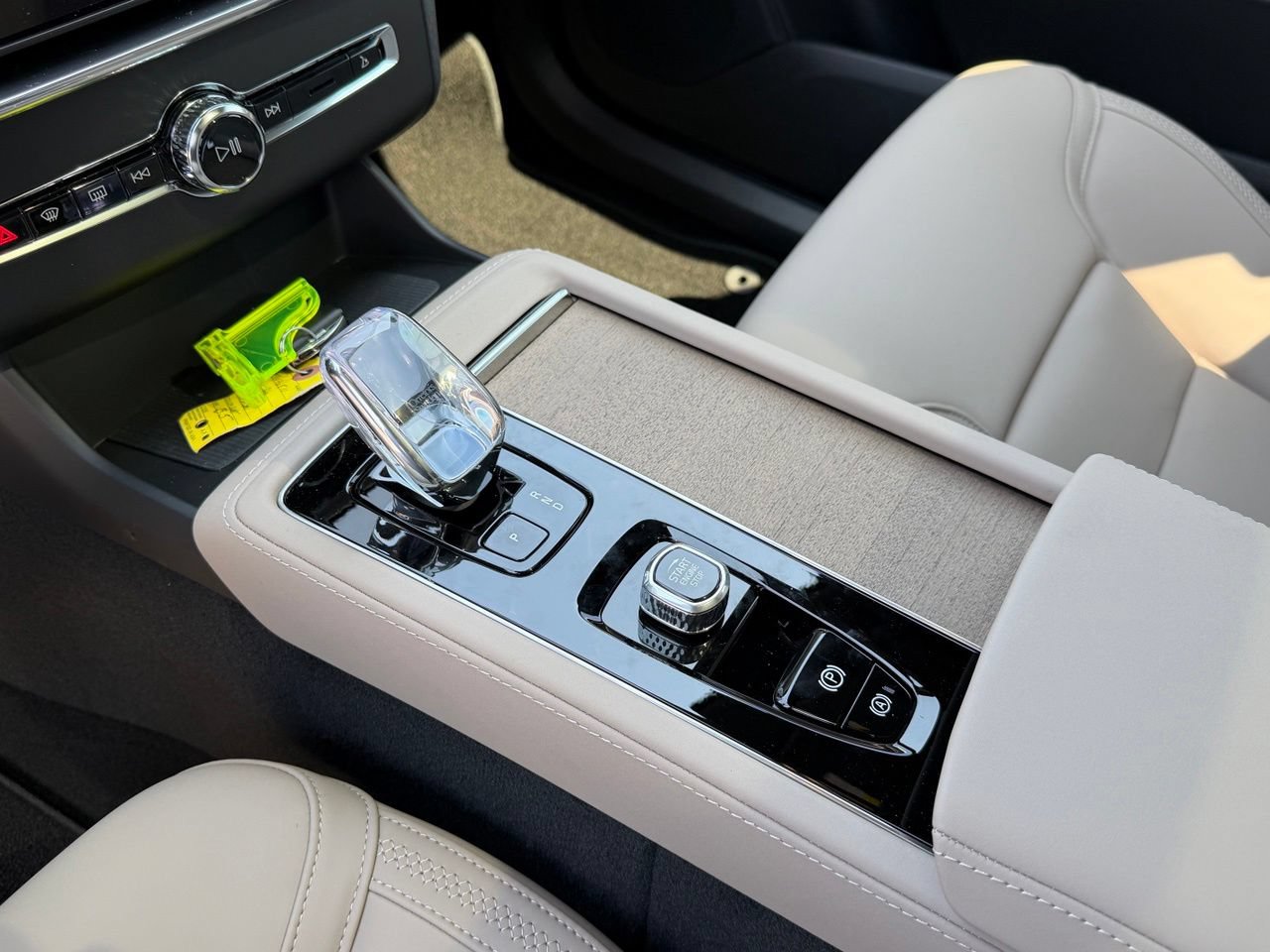 New 2026 Volvo XC90 B5 Plus AWD/4WD image 12