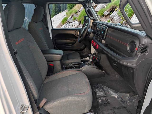 Used 2025 Jeep Wrangler Unlimited Rubicon w/ Convenience Group AWD/4WD image 16