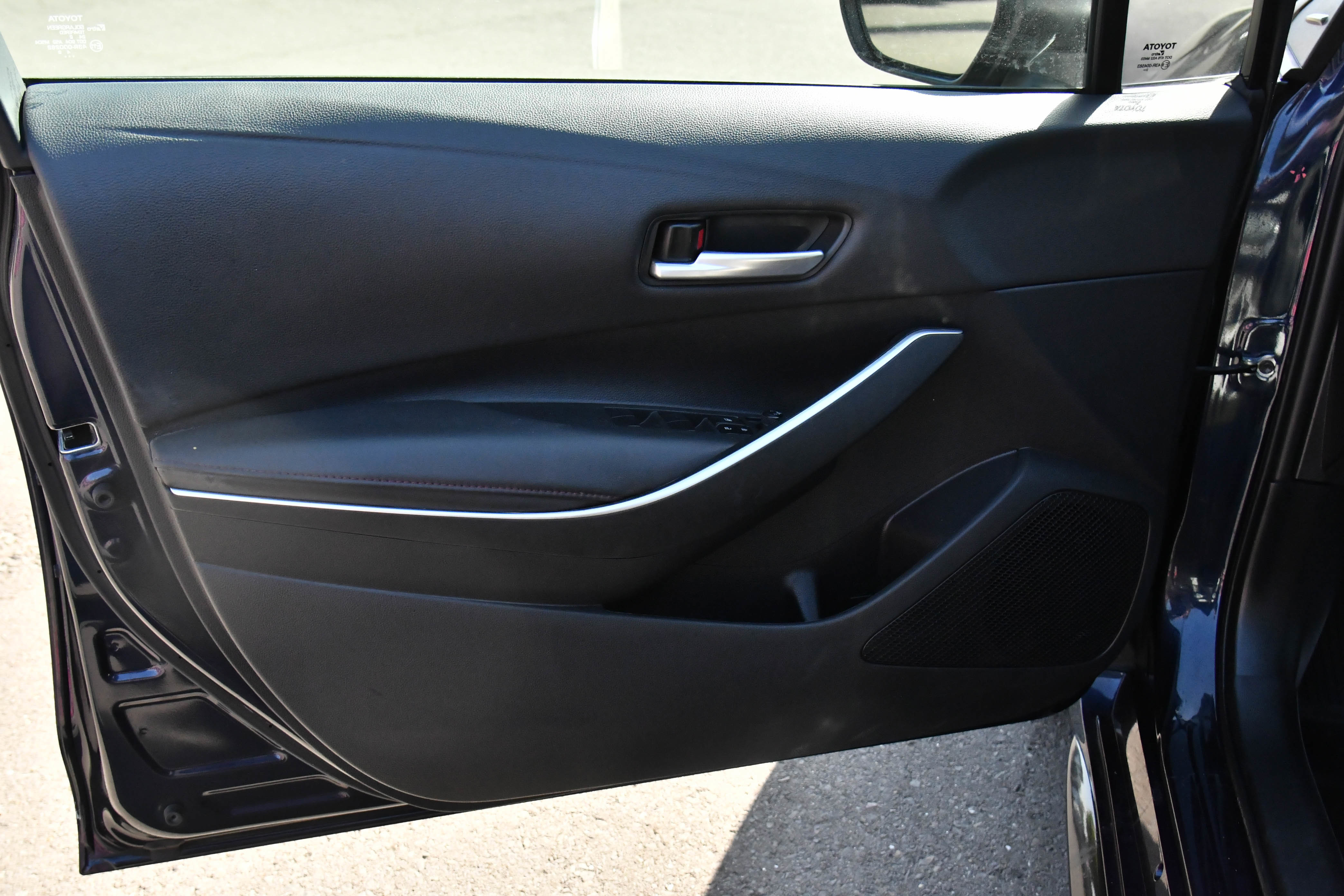 Used 2023 Toyota Corolla SE w/ SE Premium Package FWD image 14