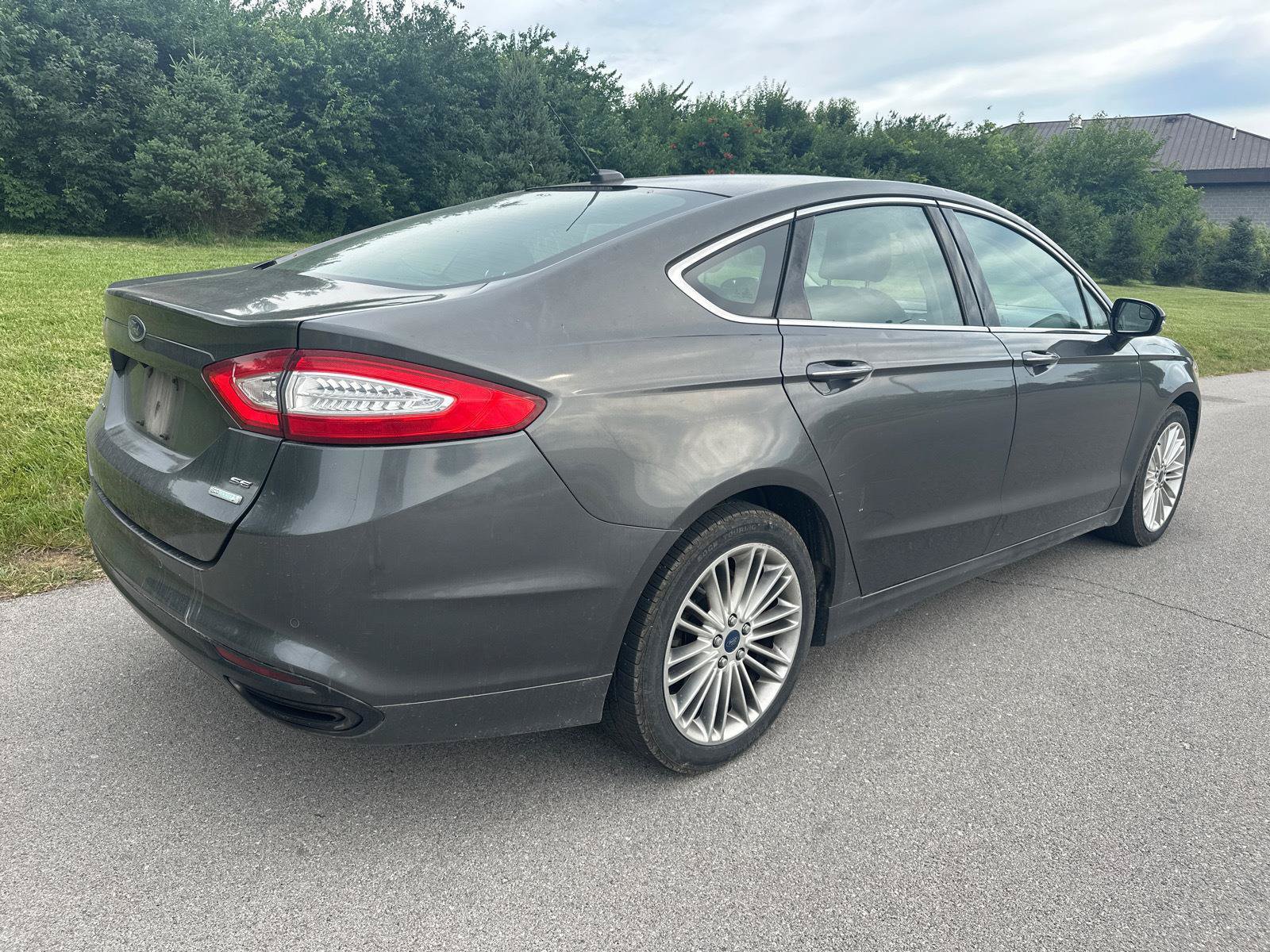Used 2016 Ford Fusion SE w/ Equipment Group 202A FWD image 12