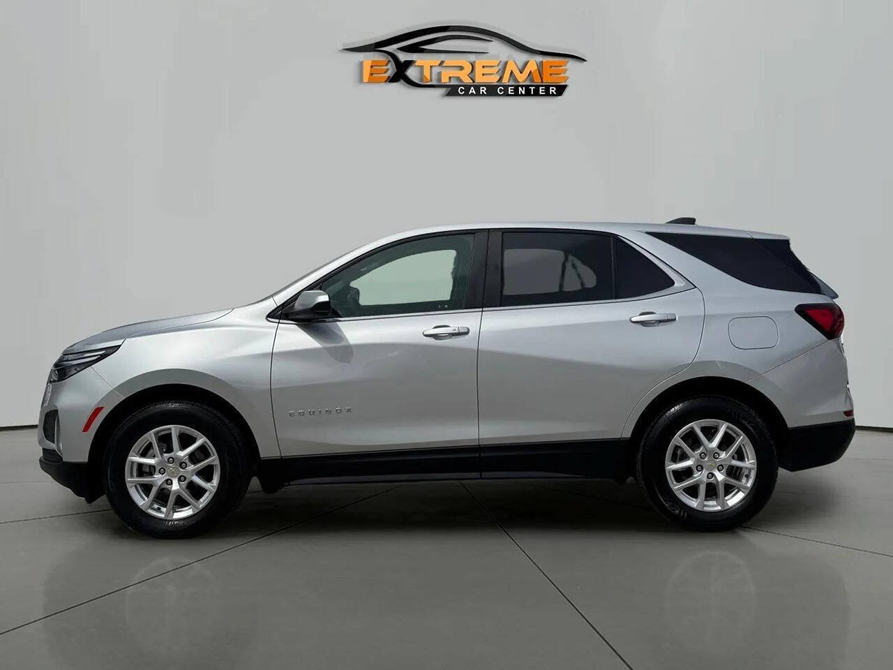 Used 2022 Chevrolet Equinox LT w/ Driver Convenience Package AWD/4WD image 3