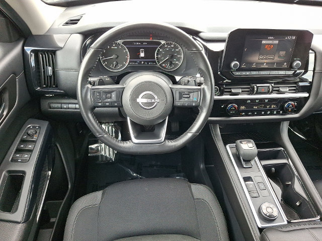Used 2024 Nissan Pathfinder SV AWD/4WD image 12