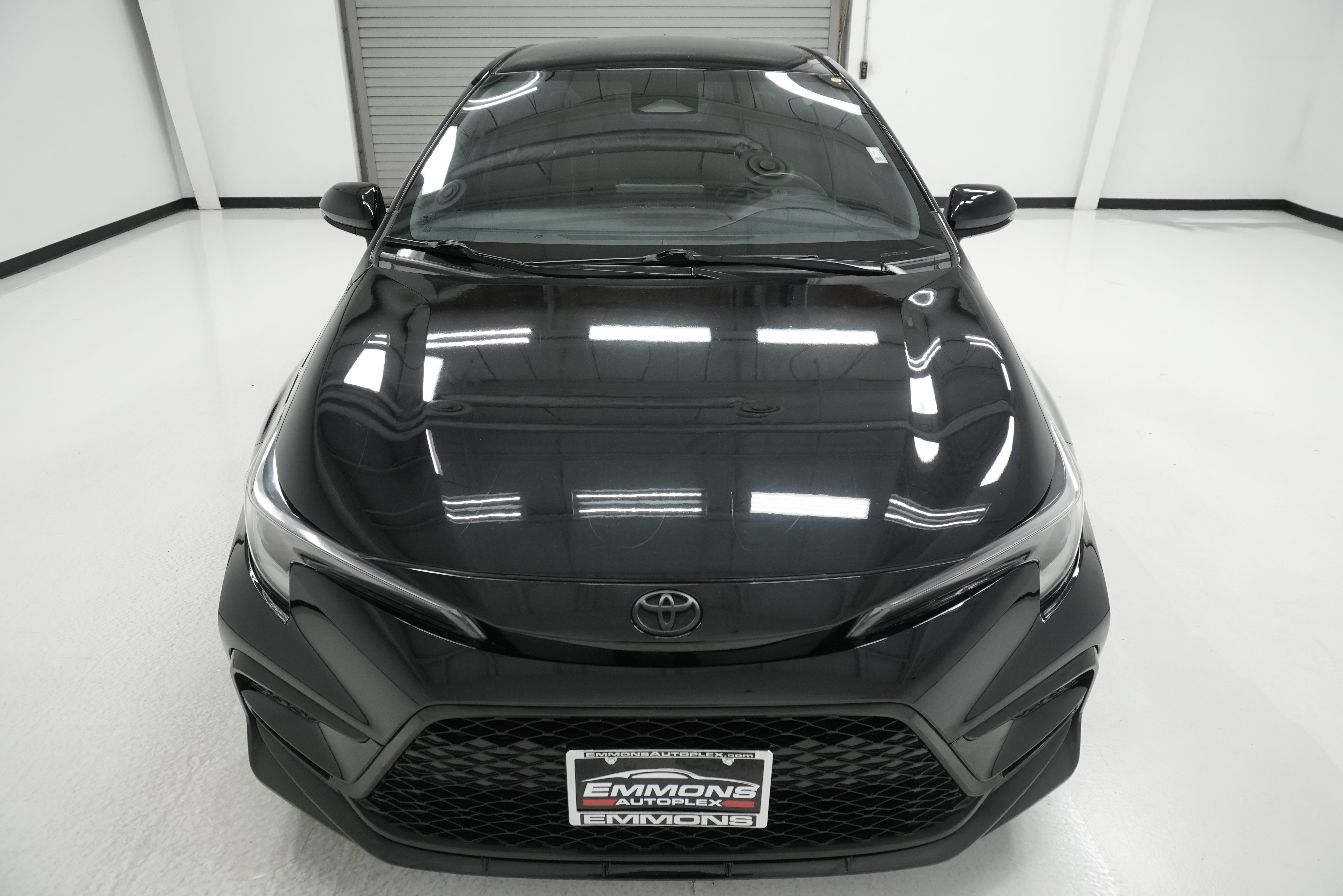 Used 2023 Toyota Corolla SE FWD image 2