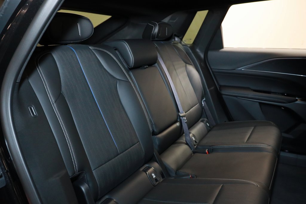 Used 2024 Cadillac Lyriq Luxury image 14