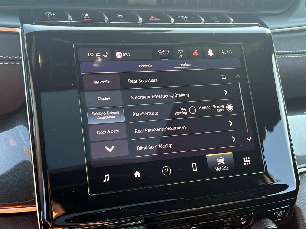 Certified 2023 Jeep Grand Cherokee Altitude image 32