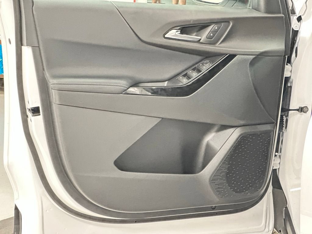 New 2027 Chevrolet Equinox LT FWD image 17