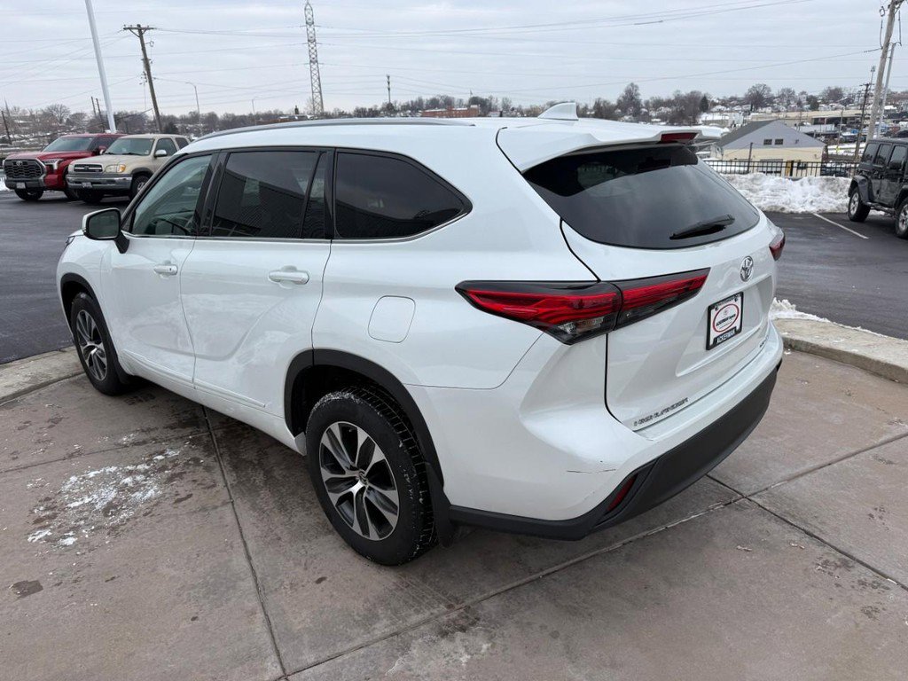 Used 2022 Toyota Highlander XLE image 10