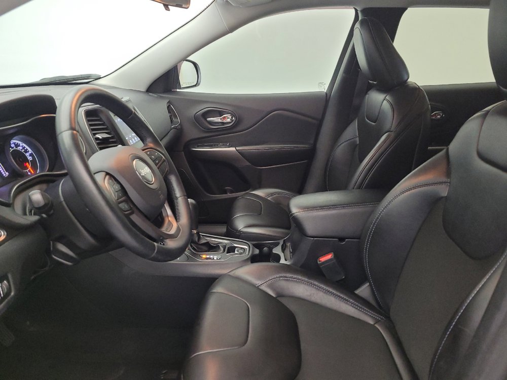 Used 2019 Jeep Cherokee Latitude Plus w/ Cold Weather Group AWD/4WD image 17
