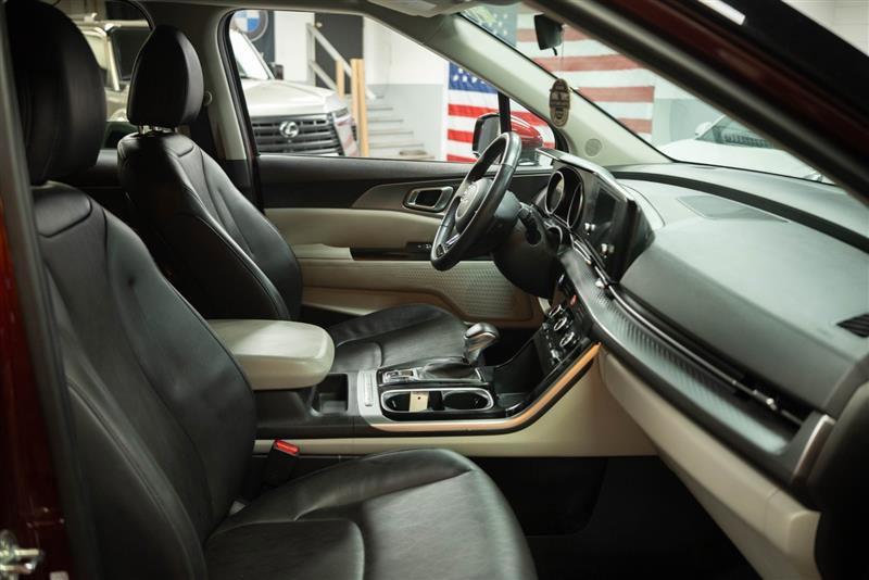 Used 2024 Kia Carnival LX image 13