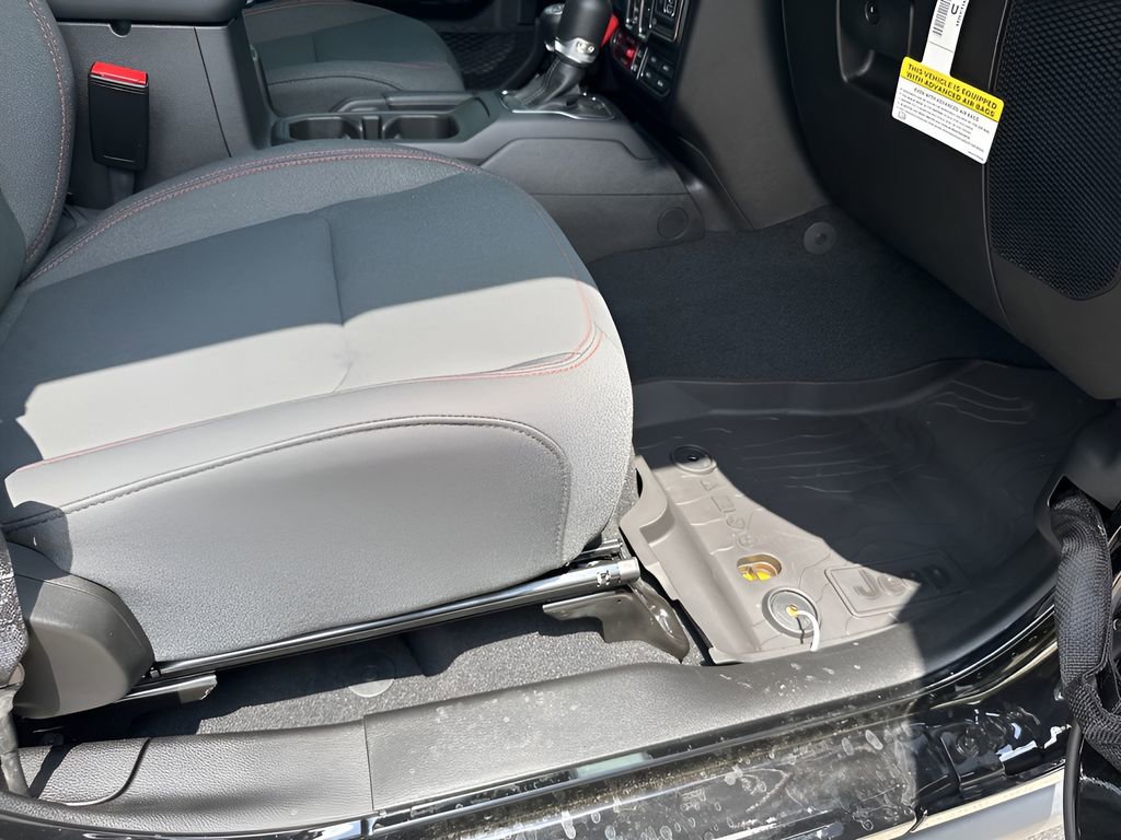New 2025 Jeep Wrangler Unlimited Rubicon w/ Safety Group image 17