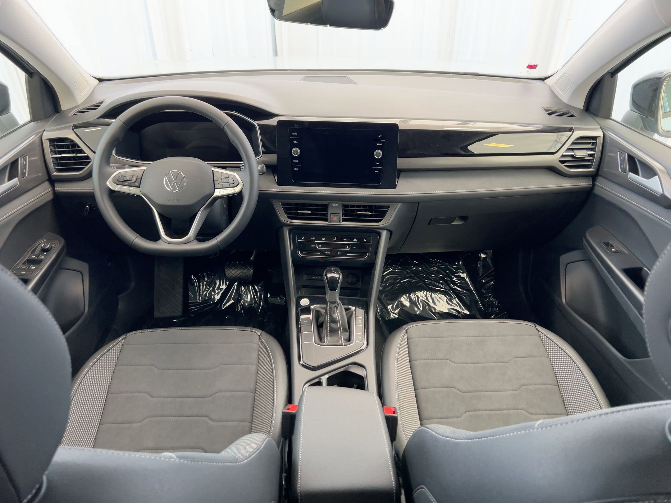 New 2026 Volkswagen Taos SE FWD image 17