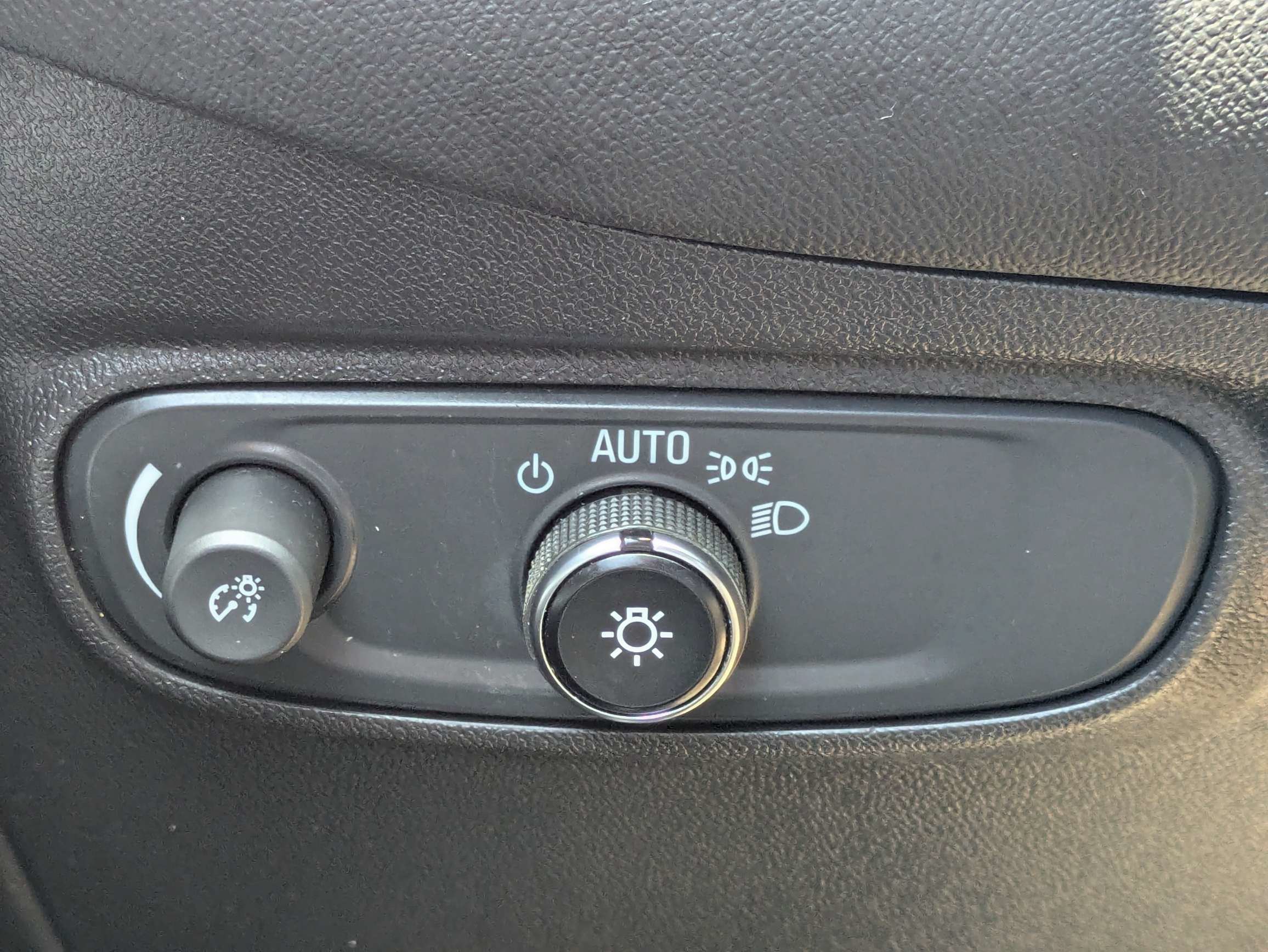 Used 2020 Chevrolet Equinox LS FWD image 28