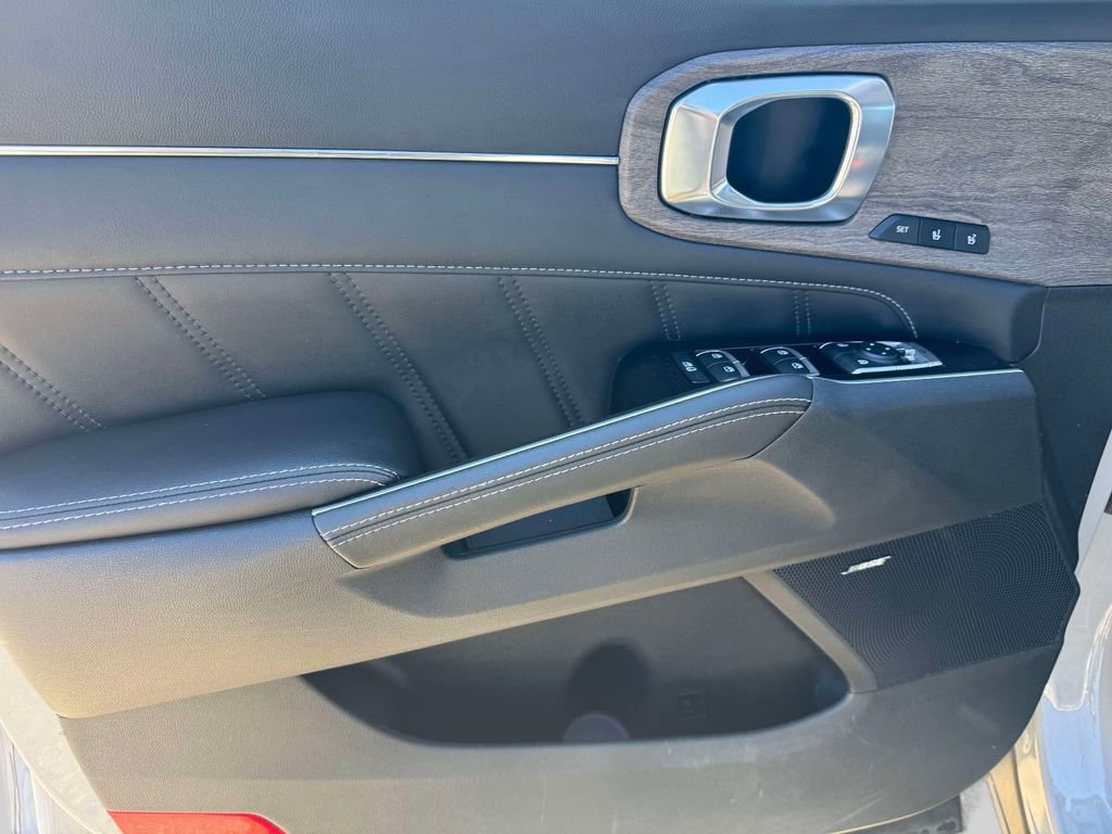 Used 2023 Kia Sorento SX Prestige image 15