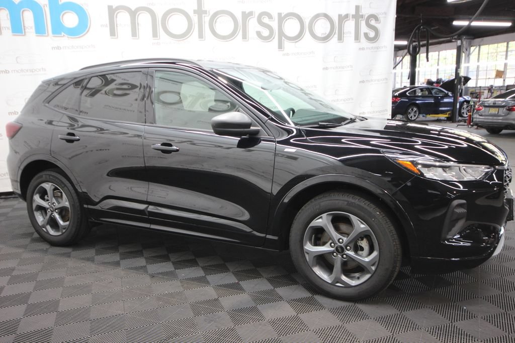 Used 2023 Ford Escape ST-Line w/ Tech Pack #1 AWD/4WD image 10