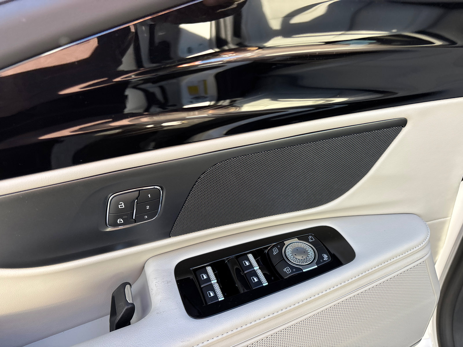 New 2026 Lincoln Nautilus Premier image 12