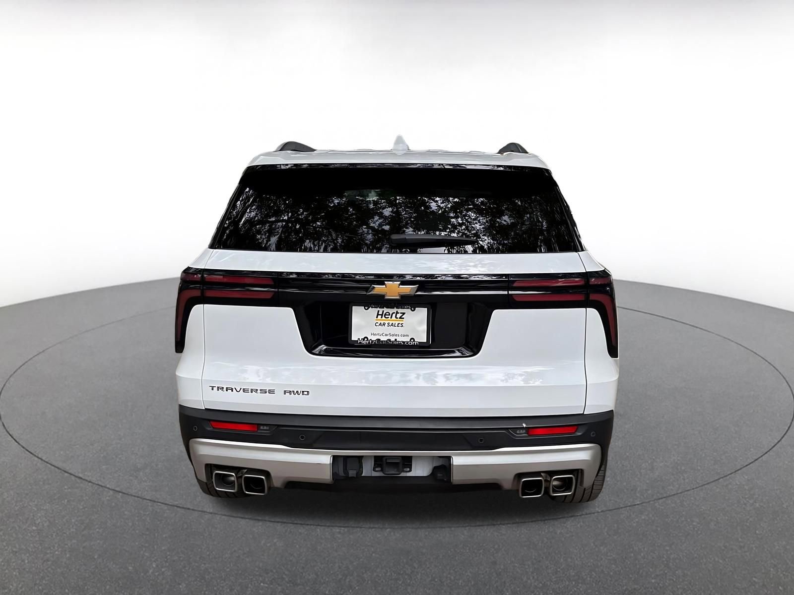 Used 2025 Chevrolet Traverse LT image 18