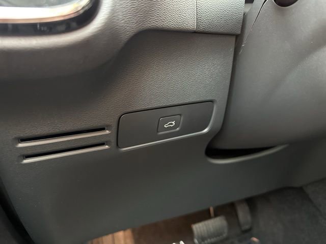 Certified 2023 Volvo C40 P8 Recharge Ultimate w/ Protection Package Premier image 30