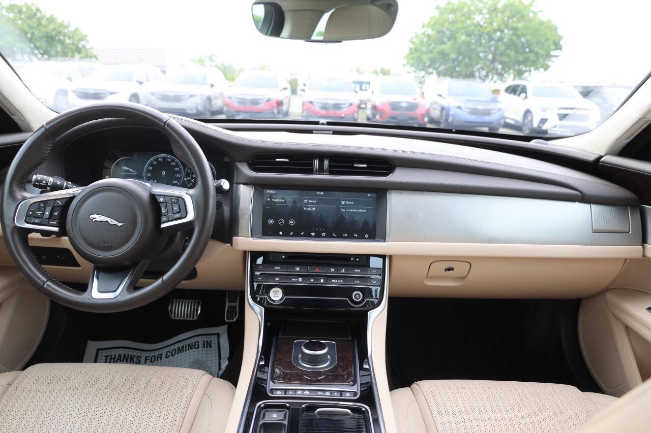 Used 2020 Jaguar XF Prestige AWD/4WD image 14
