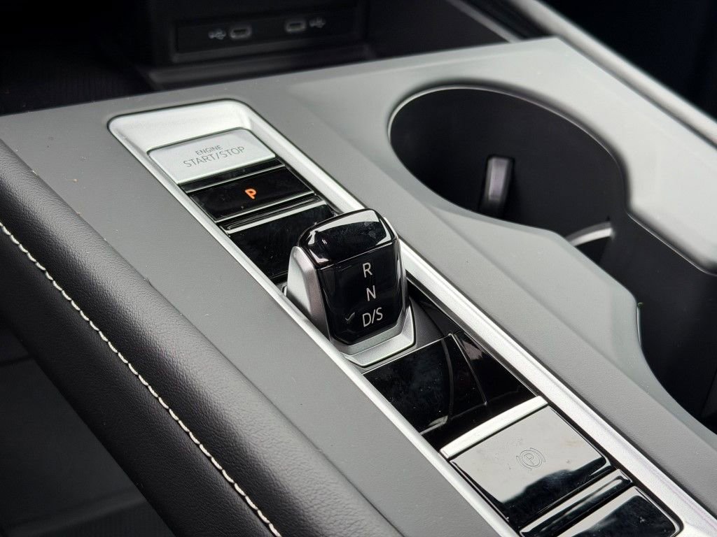 Used 2024 Volkswagen Atlas Cross Sport SE image 29