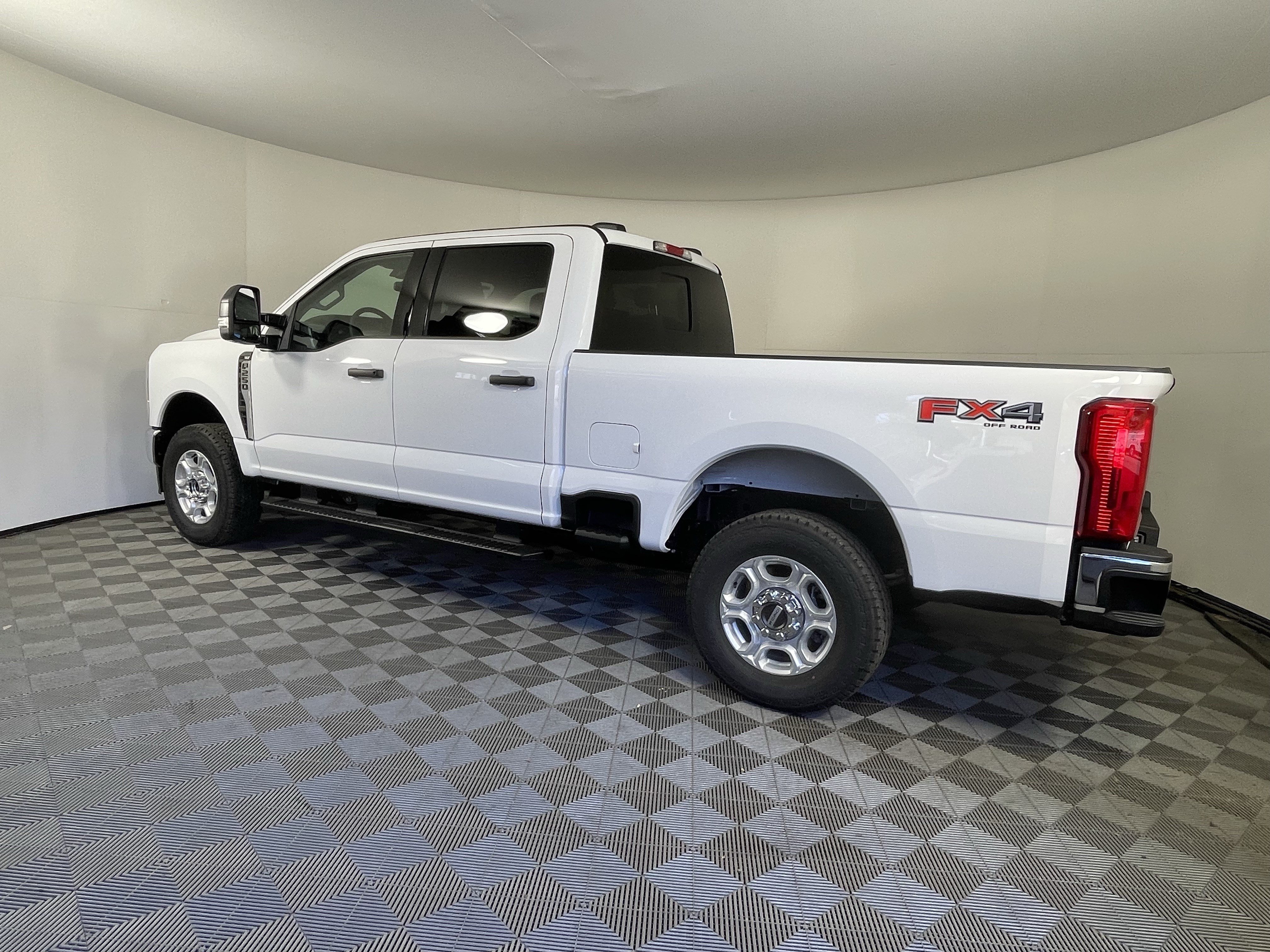 New 2027 Ford F250 XLT w/ FX4 Off-Road Package AWD/4WD image 2