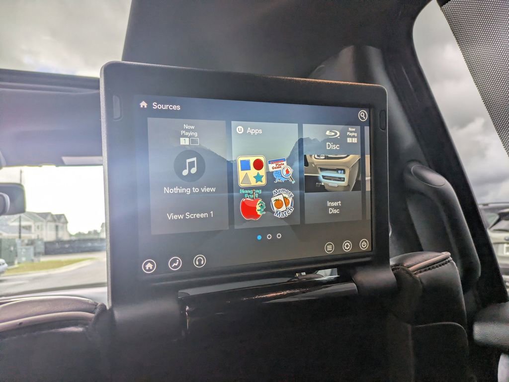 Used 2021 Chrysler Pacifica Limited w/ Uconnect Theater Family Group image 17