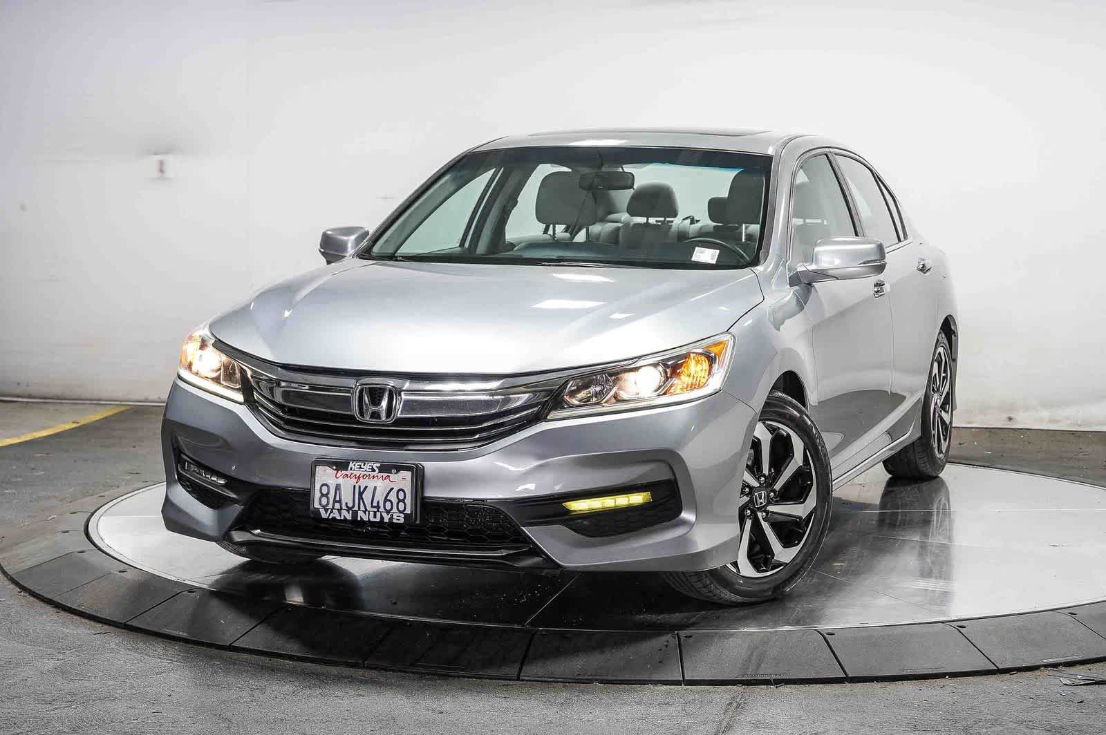 Used 2017 Honda Accord EX image 1