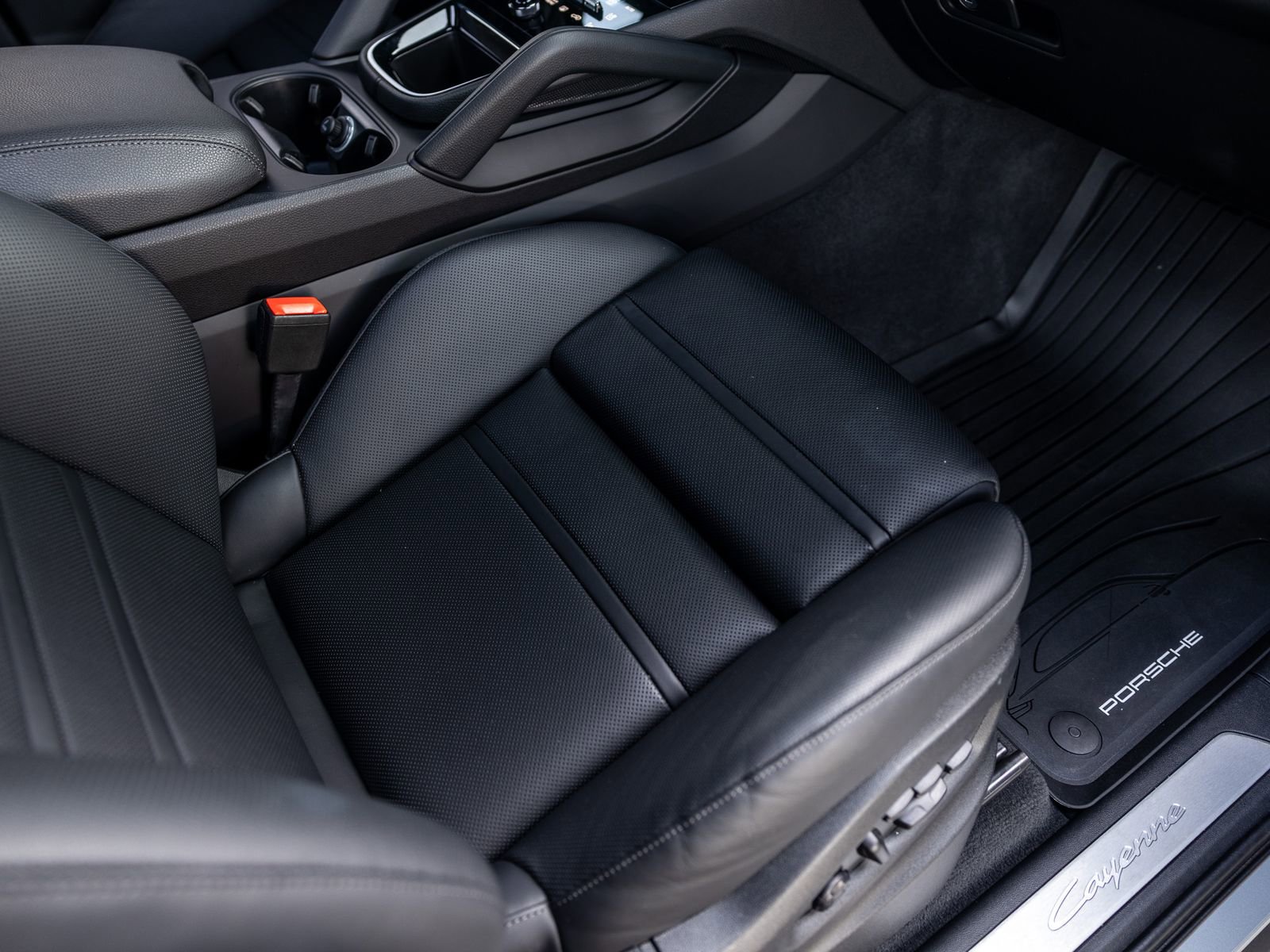 Certified 2025 Porsche Cayenne image 46