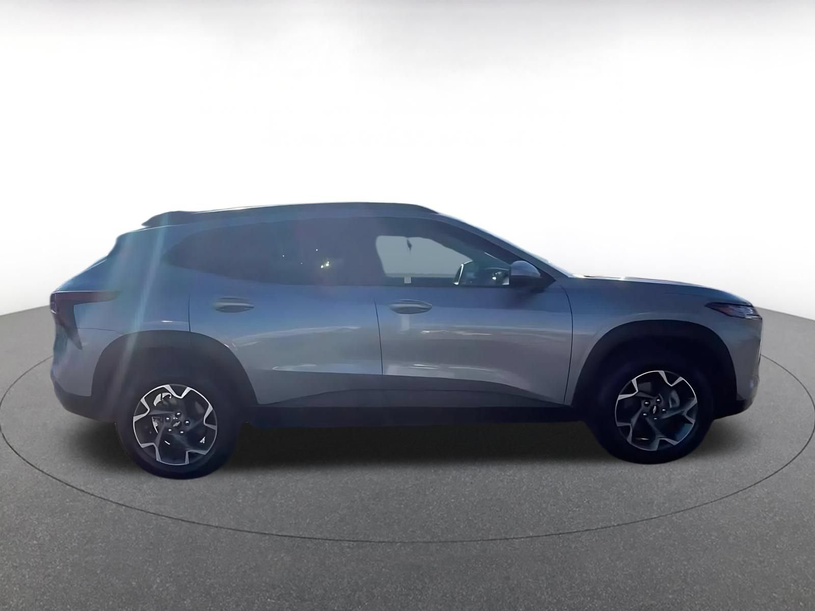 Used 2025 Chevrolet Trax LT FWD image 16