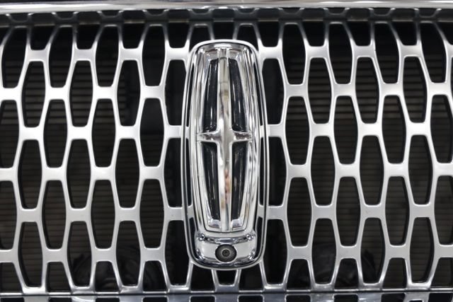 Used 2023 Lincoln Nautilus Reserve w/ Equipment Group 201A AWD/4WD image 4