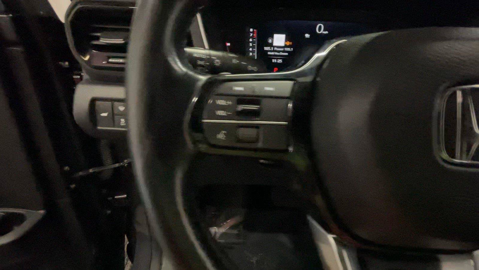 Used 2025 Honda Pilot Elite image 33