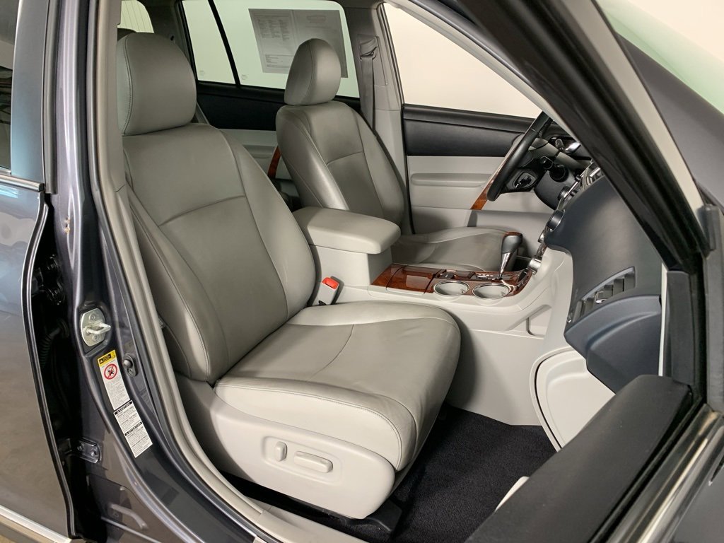 Used 2013 Toyota Highlander Limited image 41