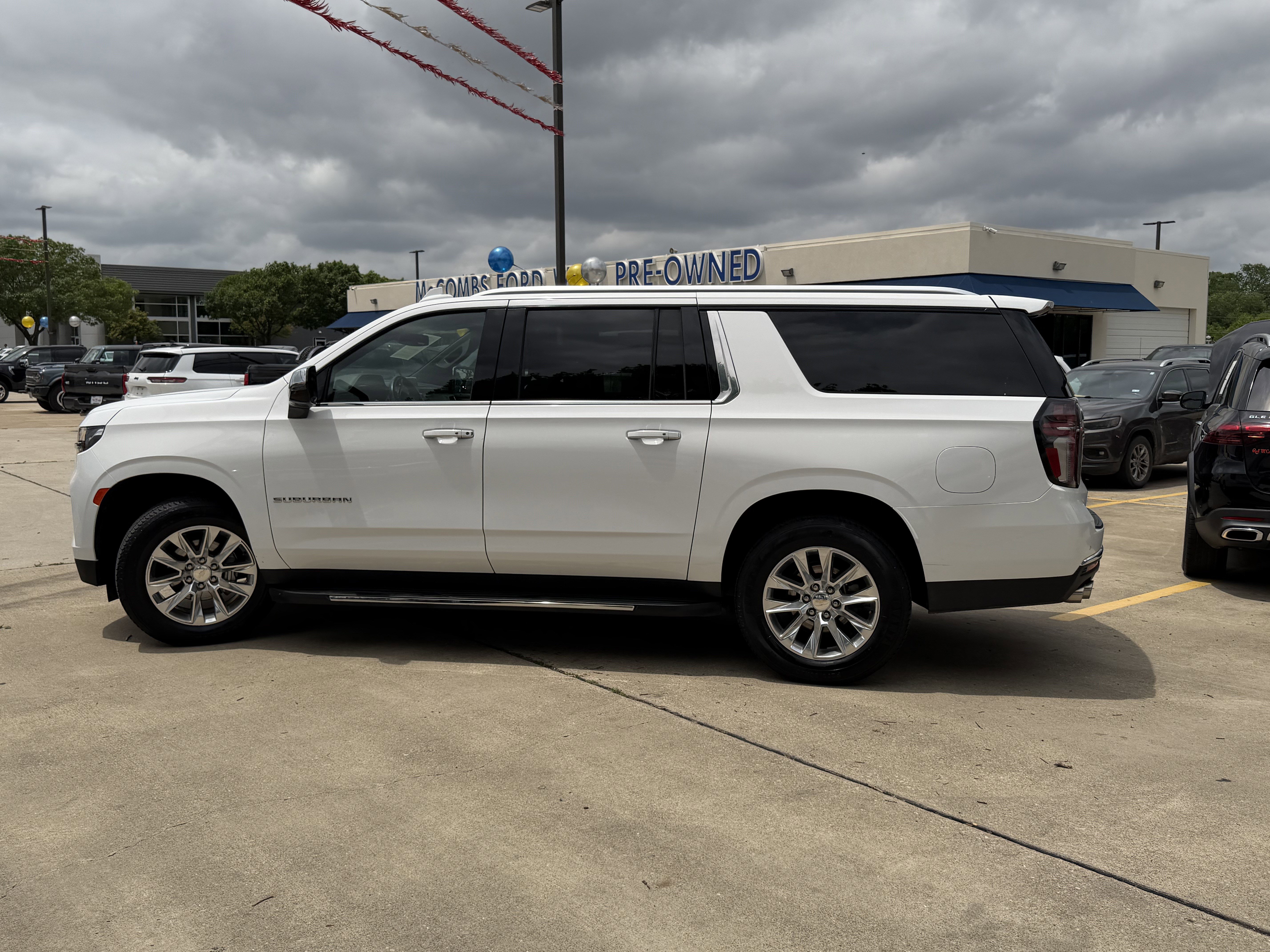Used 2023 Chevrolet Suburban Premier RWD image 11