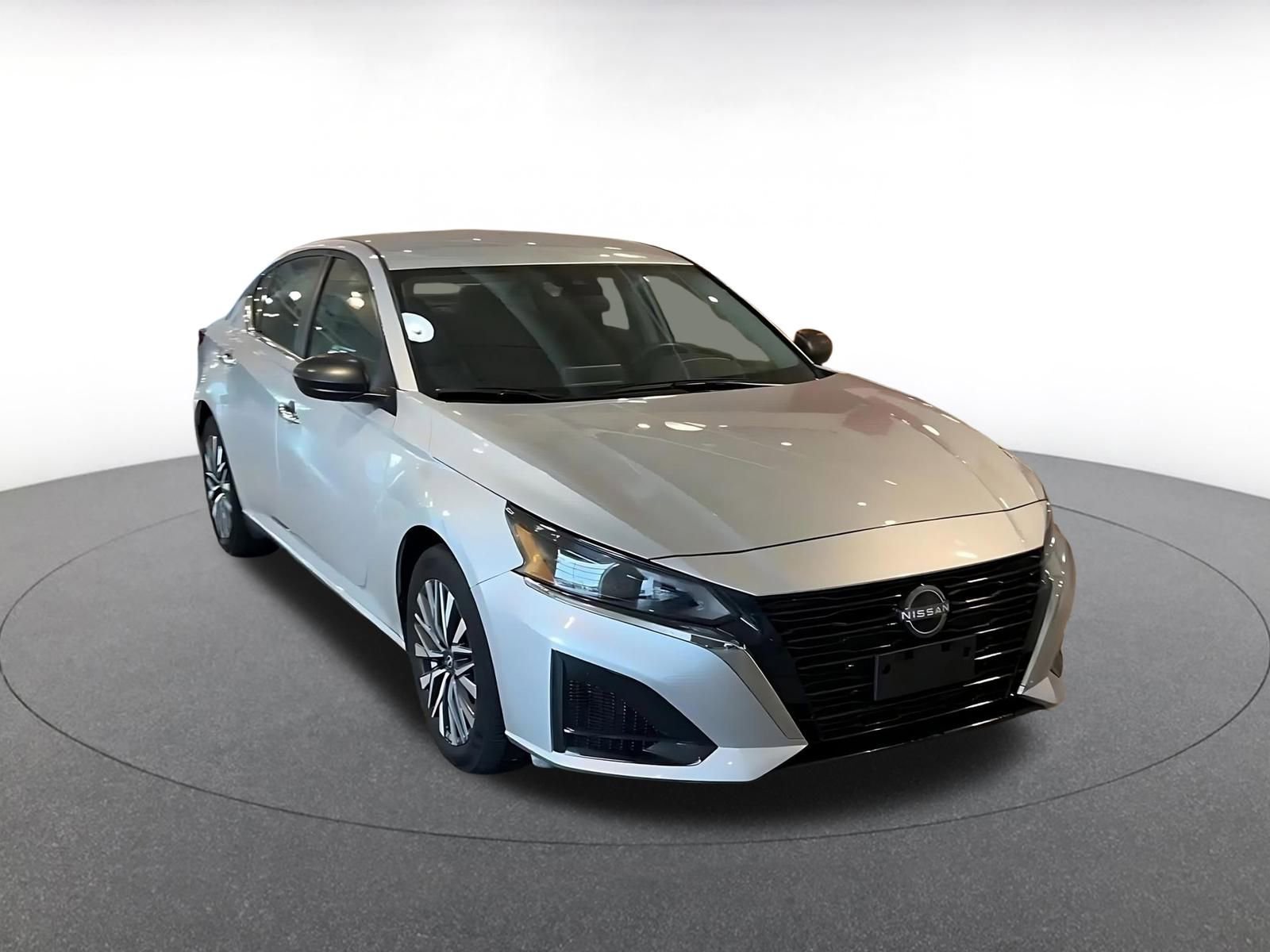 Used 2025 Nissan Altima 2.5 SV image 3