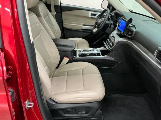 Used 2023 Ford Explorer XLT w/ Equipment Group 202A AWD/4WD image 21