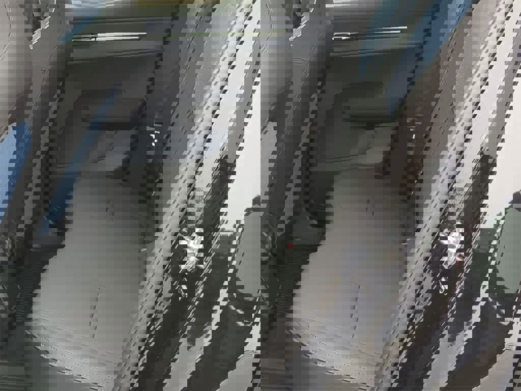 Used 2025 Volvo EX30 Plus w/ Protection Package Premier image 18