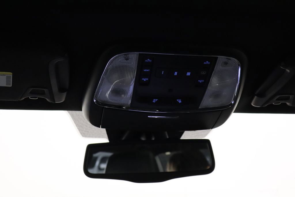 Used 2011 Chrysler 300 C RWD image 25