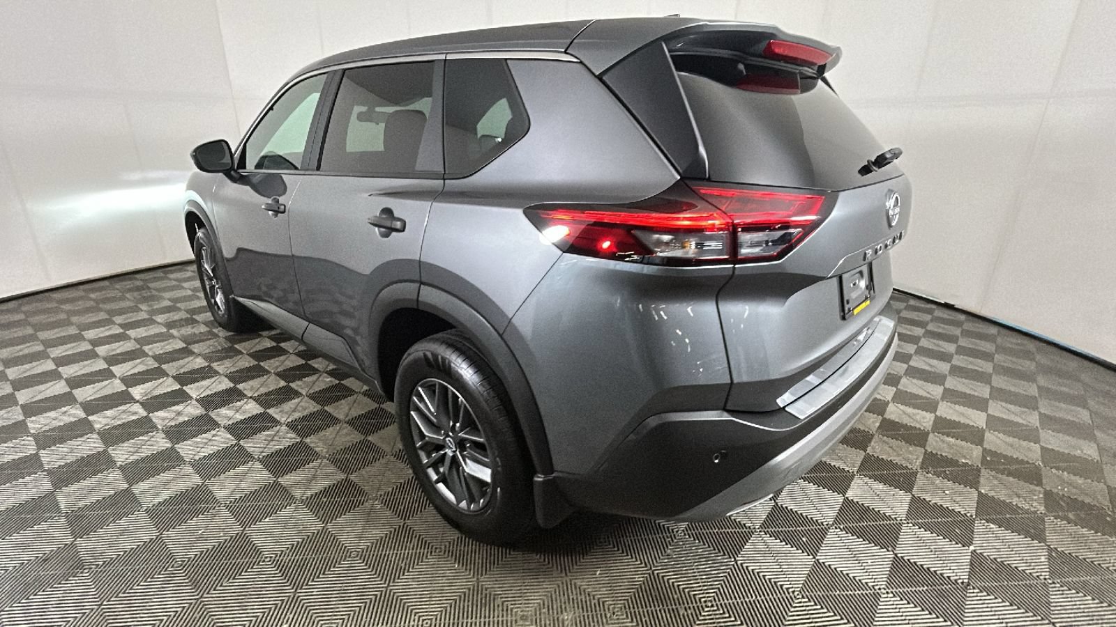 Used 2023 Nissan Rogue FWD image 5