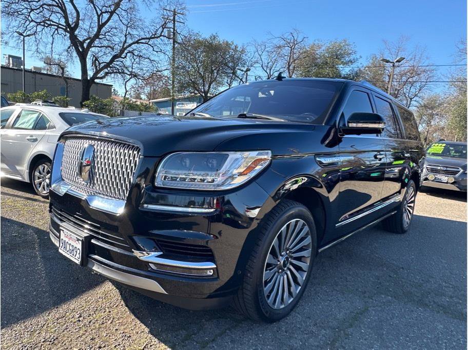 Used 2019 Lincoln Navigator L Reserve image 3
