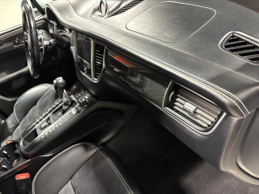 Used 2018 Porsche Macan Turbo image 29