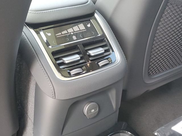 New 2026 Volvo XC90 T8 Ultra w/ Protection Package Premier AWD/4WD image 32