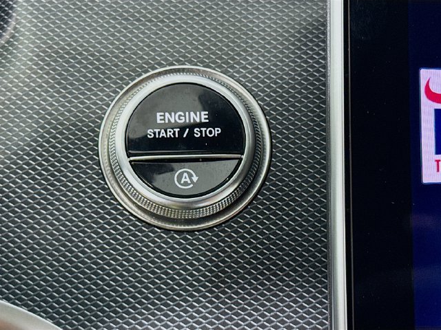 Used 2025 Mercedes-Benz C 300 Sedan image 17