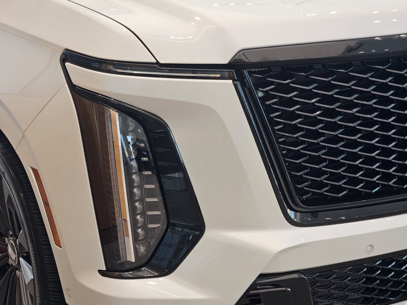 Certified 2025 Cadillac Escalade ESV V AWD/4WD image 7