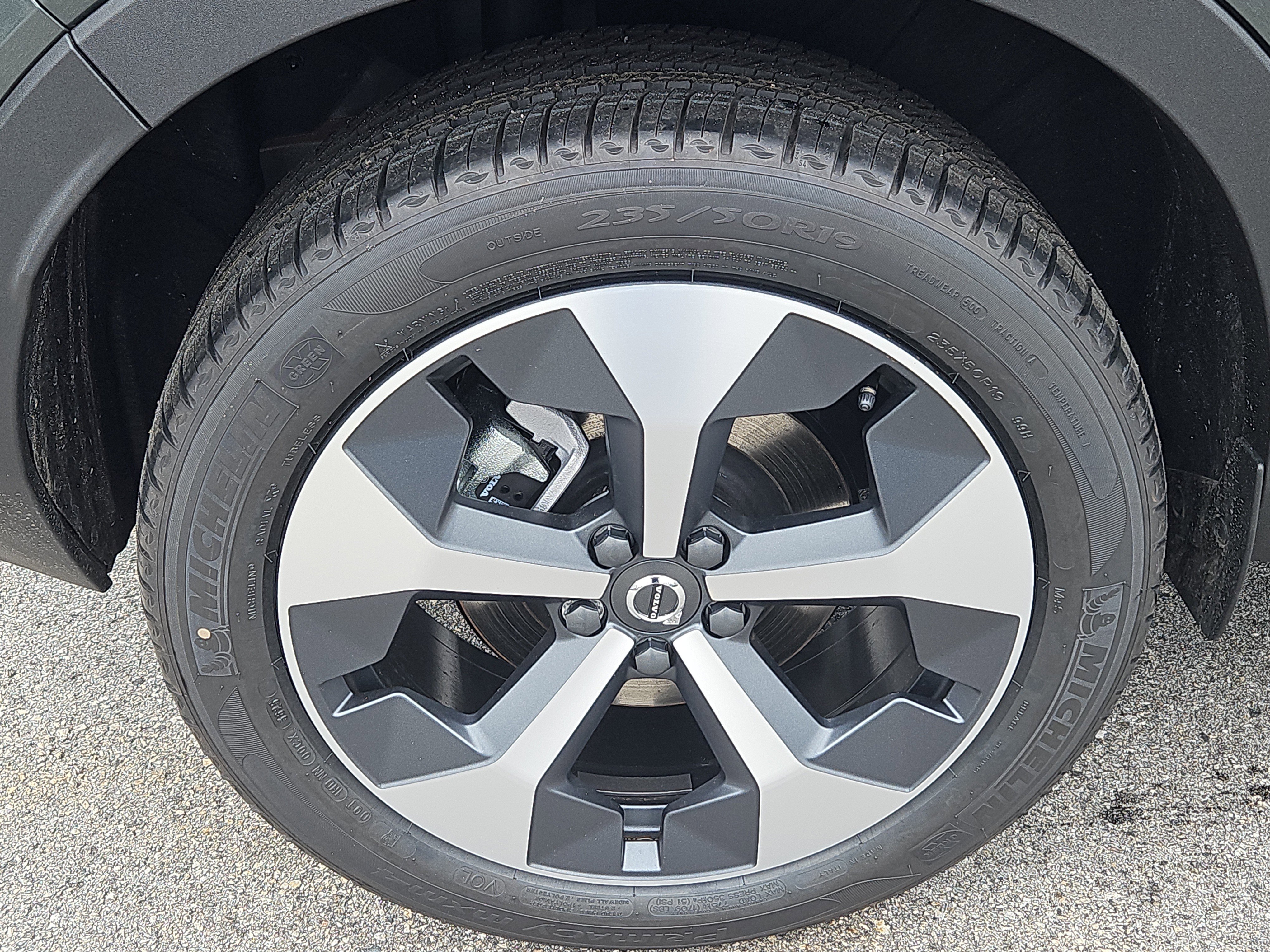 New 2026 Volvo XC40 B5 Core w/ Protection Package Premier image 19