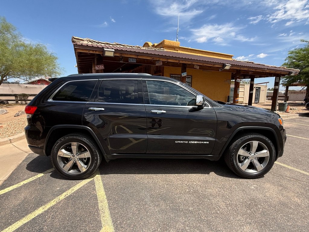 Used 2016 Jeep Grand Cherokee Limited AWD/4WD image 9