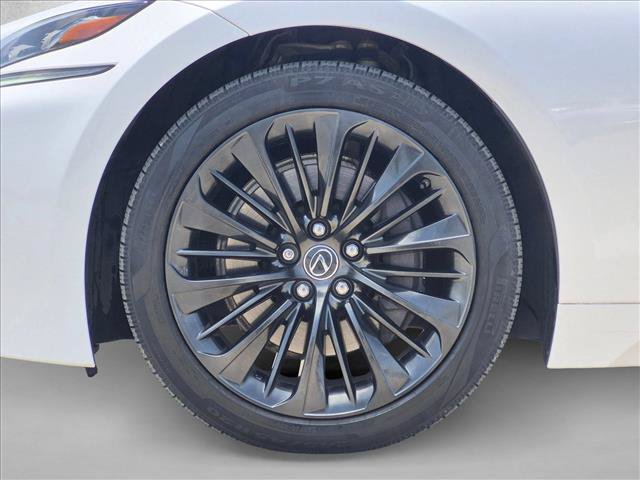 Used 2020 Lexus LS 500 w/ Accessory Package (Z2) RWD image 24