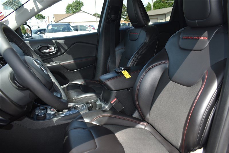 Used 2022 Jeep Cherokee Trailhawk AWD/4WD image 12